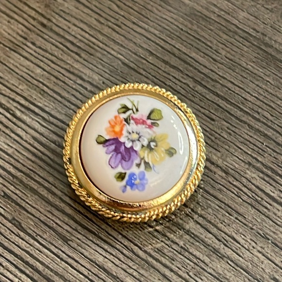 Vintage Made in Italy Ceramic Floral Cameo - Picture 2 of 14